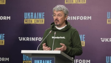 Ткаченко призвал беженцев читать детям книги на украинском