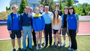 Бубка встретился с украинскими атлетами, которые тренируются в Румынии