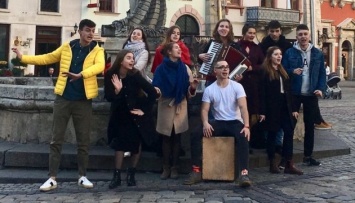 В Тернополе на улицах запретили петь песни на русском языке