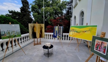 В Вене прошла выставка-аукцион в поддержку украинок, пострадавших от агрессии рф