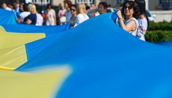 Почти 75% украинцев не хотят выезжать из страны, несмотря на войну