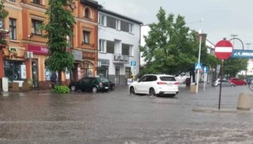 Ураганы с дождями: в Польше улицы и дома залиты водой