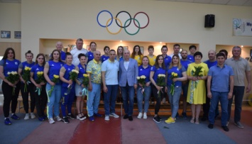 Гутцайт поздравил украинских тяжелоатлеток с триумфом на Евро-2022