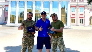 «Черноморец» передал украинским морпехам два тепловизора
