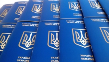 Украинцы за границей смогут оформить два паспорта