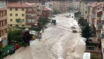 Число жертв наводнения и селей в Анкаре возросло до четырех