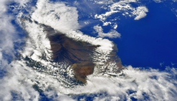 Вулканические острова Гавайев показали из космоса
