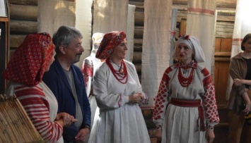 Ткаченко посетил в музее "Пирогово" экспозицию, посвященную наследию Ривненского Полесья
