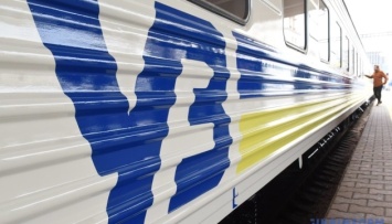 Три поезда задерживаются на пять часов - на Черкасчине сошли с рельсов грузовые вагоны
