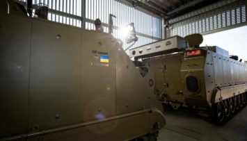 Австралия отправила в Украину первые четыре бронетранспортера M113AS4