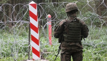 Белорусские военные пытались сделать подкоп под польским заграждением на границе