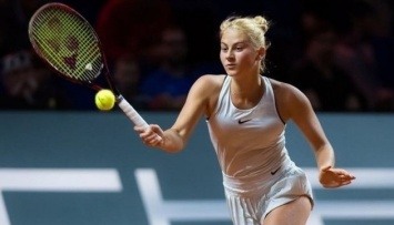 Матч Костюк против Крейчиковой во втором круге турнира WTA 500 в Истборне остановили из-за темноты