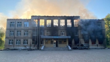 В Авдеевке захватчики обстреляли школу «Градами» с магниевым зарядом
