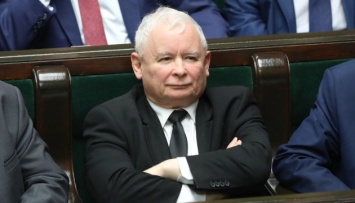 Качиньский ушел с должности вице-премьер-министра Польши