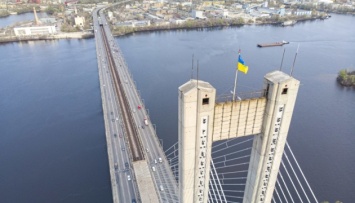 Южный мост в Киеве закрыли для проезда частных автомобилей