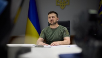 Четыре месяца назад Украина стала страной в берцах, но не изменила цели - Зеленский