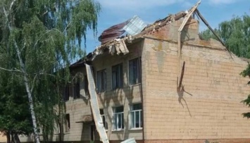 Вертолеты рф обстреляли Сумщину: повреждены больница и школа
