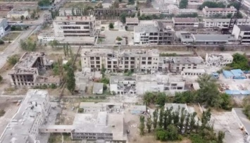 Враг атакует Лисичанск, в городе много разрушений - Гайдай