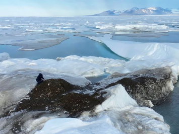 Самый северный остров в мире оказался покрытым гравием айсбергом