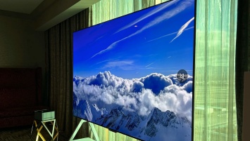 LG показала телевизор Signature OLED M3, на который можно без проводов передавать видео 4K 120 Гц