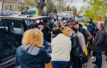 Волонтеры Киевщины продолжают оказывать помощь переселенцам
