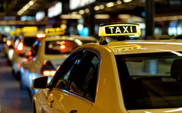 Вибір нового шляху: Робота водієм таксі на своєму авто