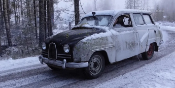 Редкий Saab, забытый в лесу, снова на ходу: в Швеции оживили автомобиль после 55 лет простоя