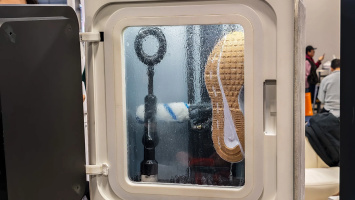 На CES 2026 представили &laquo;умную&raquo; автомойку для обуви с ИИ - ClearX от Brolan